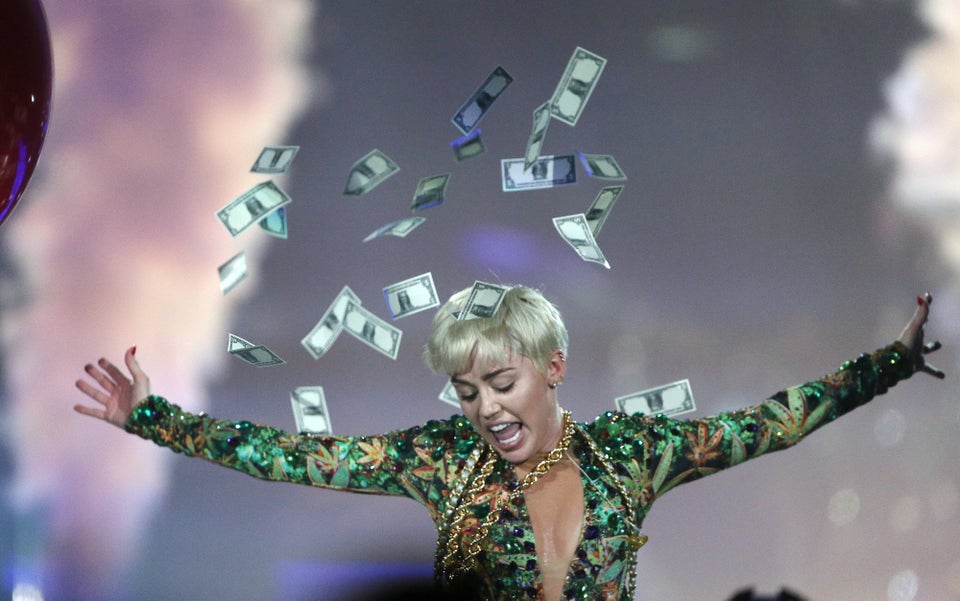 Miley Cyrus Reveals That She ‘Didn’t Make A Dime’ From Her ‘Bangerz’ Tour 64fa27a12400006300488990