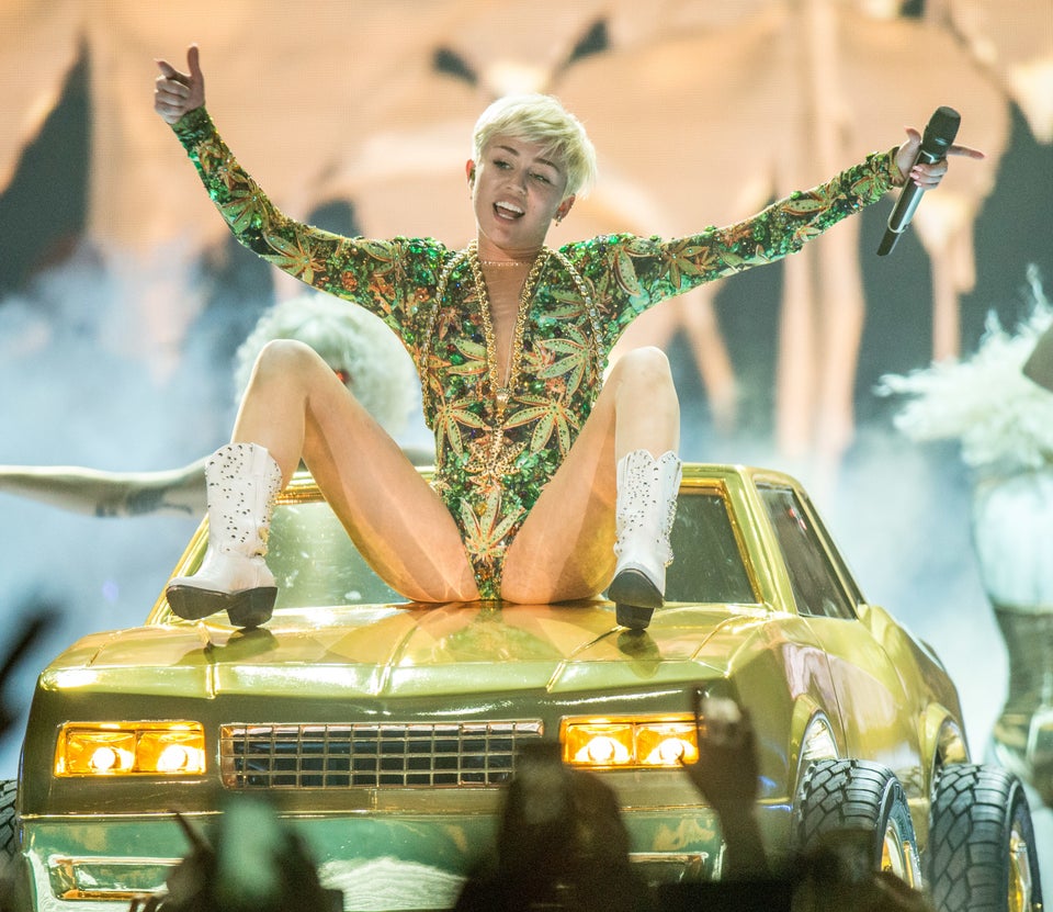 Miley Cyrus Reveals That She ‘Didn’t Make A Dime’ From Her ‘Bangerz’ Tour 64fa27a2250000340091ea5e