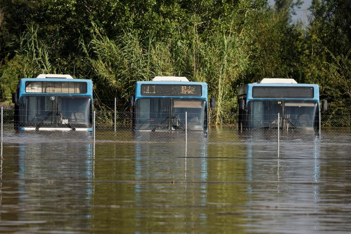 Άποψη του πλημμυρισμένου σταθμού υπεραστικών λεωφορείων, αφού πλημμύρισε ο Πηνειός ποταμός, στη Λάρισα, Ελλάδα, 8 Σεπτεμβρίου 2023. REUTERS/Louisa Gouliamaki TPX IMAGES OF THE DAY