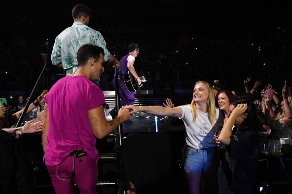 No, Joe Jonas Doesn’t Deserve A Gold Star For Parenting While Sophie Turner Works In England 64fb434e25000033008055b6