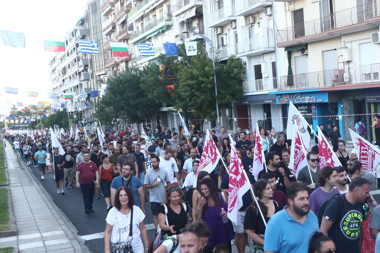 Συλλαλητήριο του ΠΑΜΕ "για δουλειά με δικαιώματα, ζωή με αξιοπρέπεια" στην πλατεία της ΧΑΝΘ, στα πλαίσια της έναρξης της 87ης ΔΕΘ στην Θεσσαλονίκη, Σάββατο 9 Σεπτεμβρίου 2023 (ΒΑΣΙΛΗΣ ΒΕΡΒΕΡΙΔΗΣ / ΜΟΤΙΟΝ ΤΕΑΜ)