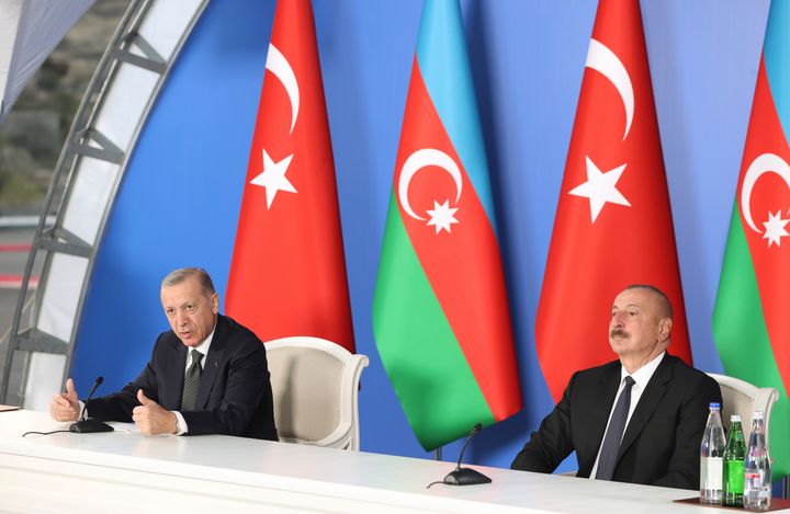 O Ερντογάν μαζί με τον πρόεδρο του Αζερμπαϊτζάν Ιλχάμ Αλίγιεφ