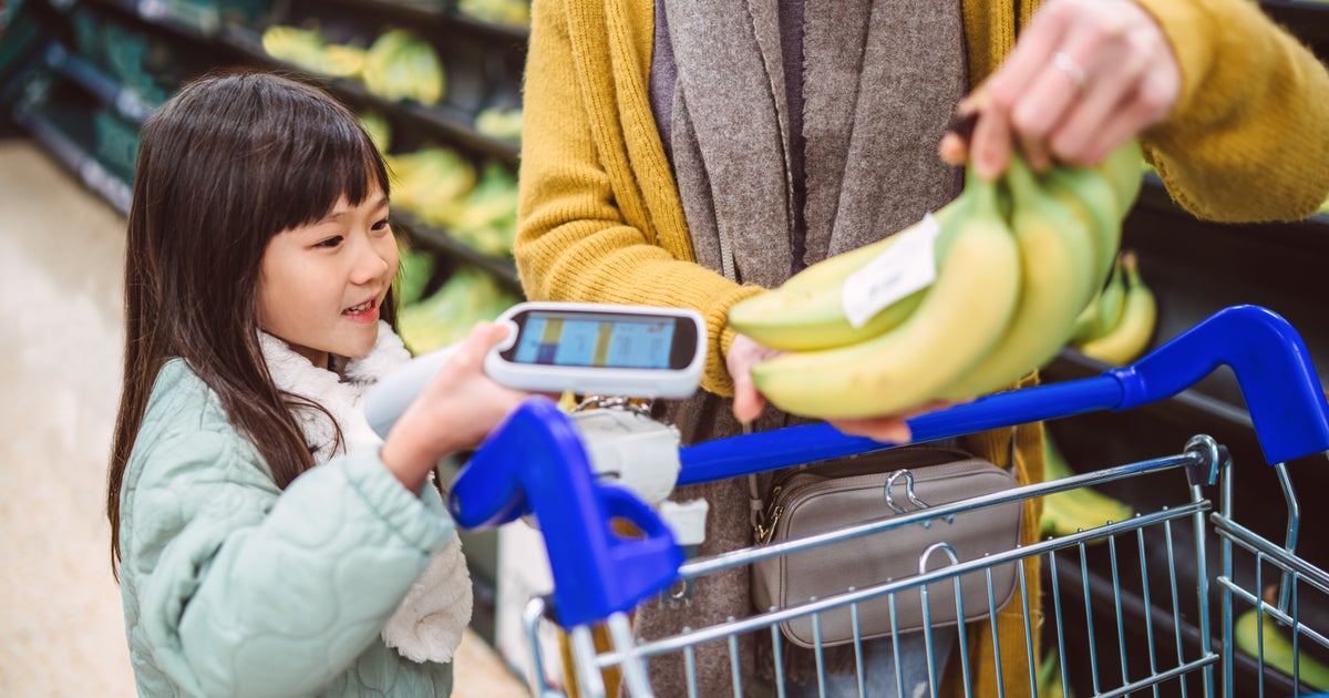 1 Thing Financial Experts Say To Teach Kids Early - Vimarsana News