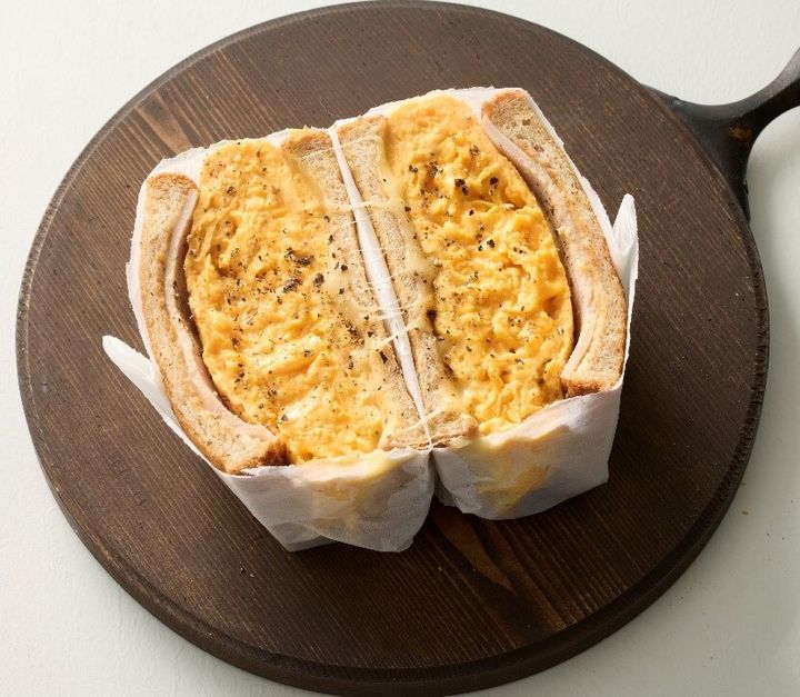 鎌倉ハム・ゴーダチーズのオムレツサンド