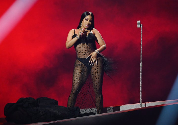 Super Porno De Nicki Minaj - Nicki Minaj Sends Fans Into A Frenzy Performing Brand New Song At VMAs |  HuffPost Entertainment