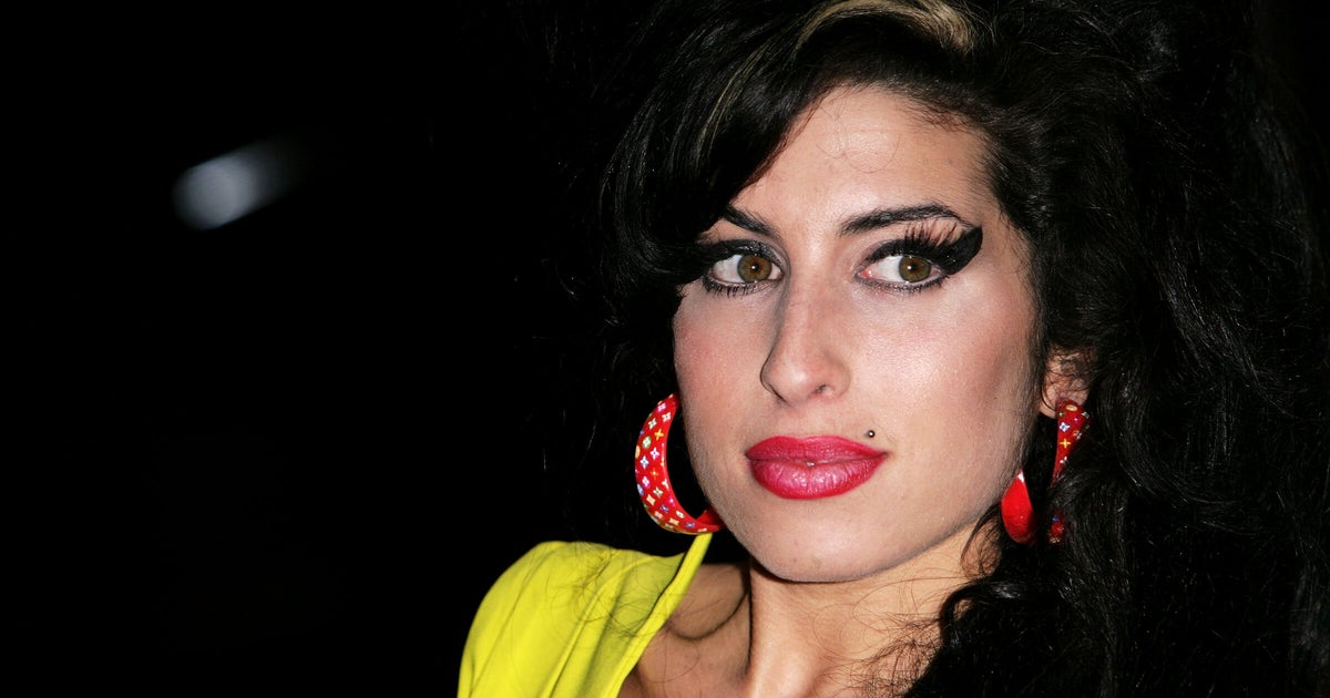 Amy Winehouse Fans Pay Tribute On Her 40th Birthday | HuffPost UK