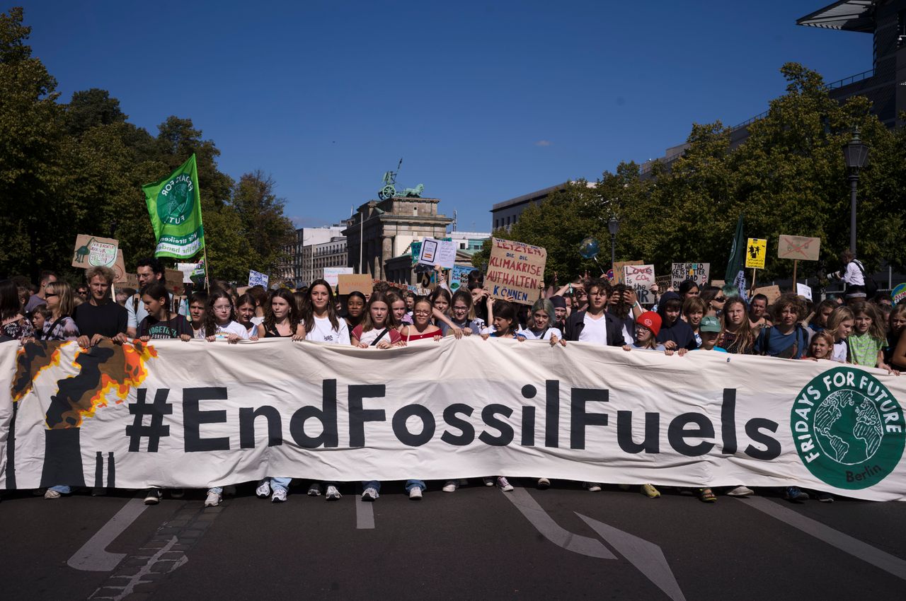 Άνθρωποι συμμετέχουν στη διαμαρτυρία "Fridays For Future" της Παγκόσμιας Απεργίας για το Κλίμα στο Βερολίνο, Γερμανία, Παρασκευή 15 Σεπτεμβρίου 2023.