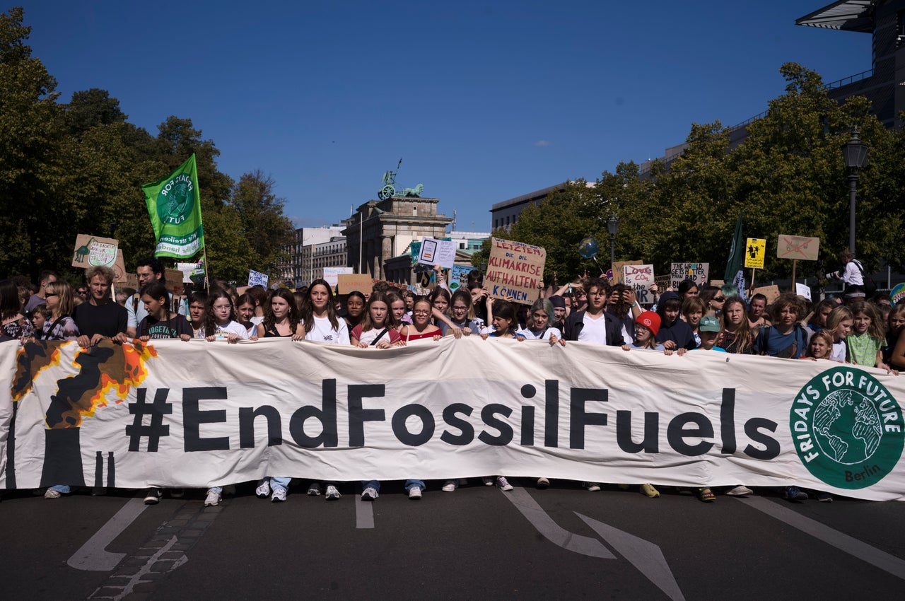 Άνθρωποι συμμετέχουν στη διαμαρτυρία "Fridays For Future" της Παγκόσμιας Απεργίας για το Κλίμα στο Βερολίνο, Γερμανία, Παρασκευή 15 Σεπτεμβρίου 2023.