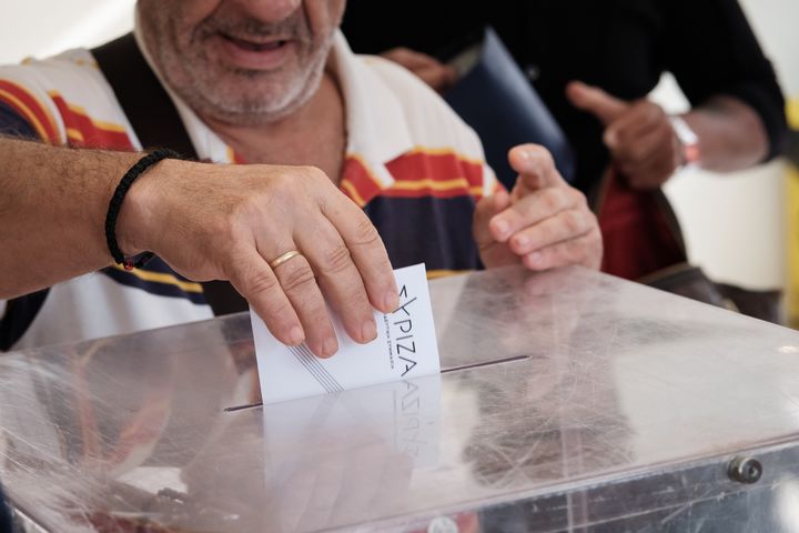 Ψηφοφορία στις εσωτερικές εκλογές του ΣΥΡΙΖΑ στην Αθήνα, Ελλάδα στις 17 Σεπτεμβρίου 2023. (Photo by Nikolas Kokovlis/NurPhoto via Getty Images)