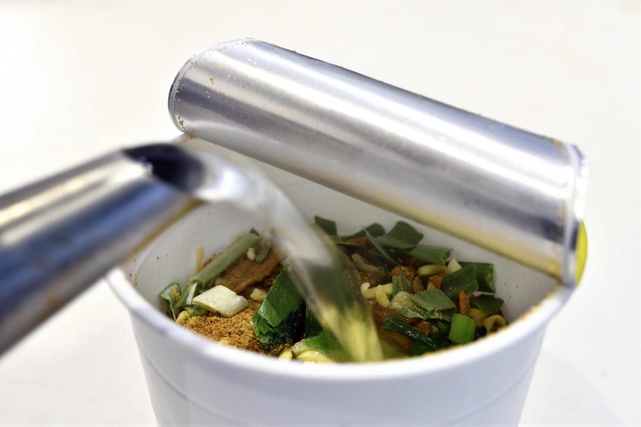 2. 自家製消臭剤