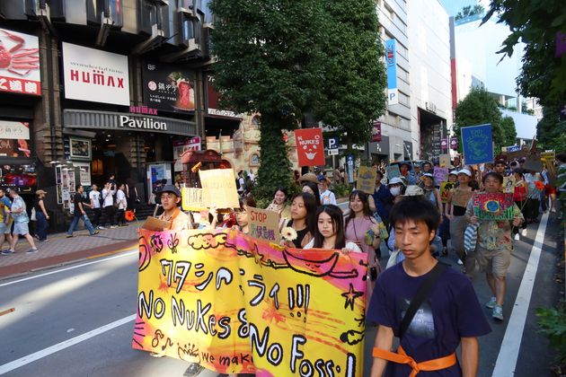 No Nukes & No Fossil 再エネ100%の社会を目指して渋谷・原宿でパレードが行われた
