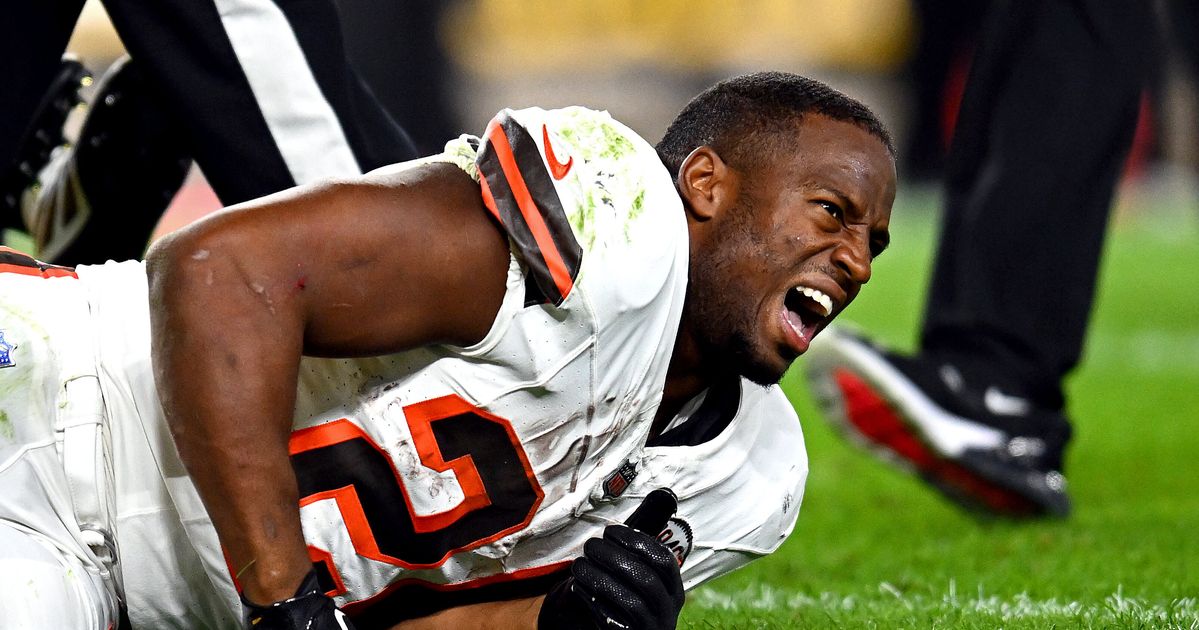 Video Shows Moment Crowd Saw Replay Of Nick Chubb's Gruesome