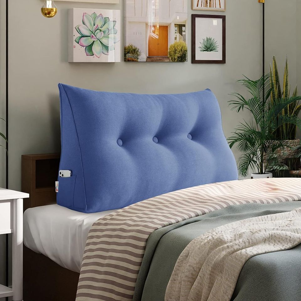 6 Best Pillows For Reading More Comfortably In Bed