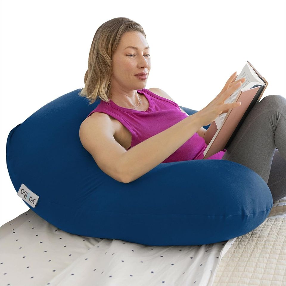 6 Best Pillows For Reading More Comfortably In Bed