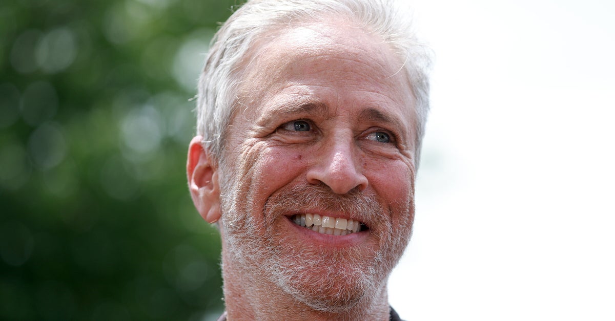 Jon Stewart Recalls 'Repulsive' Blunder During First Date With His Wife ...