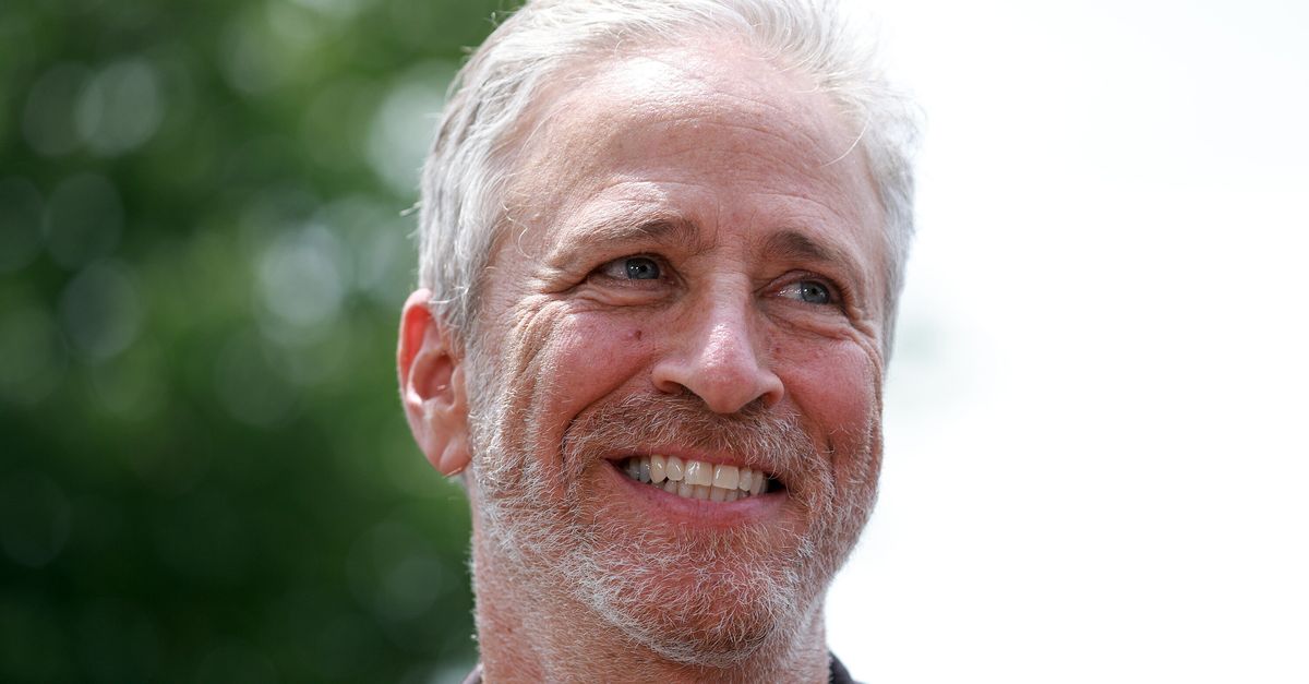 Jon Stewart Recalls 'Repulsive' Blunder During First Date With His Wife