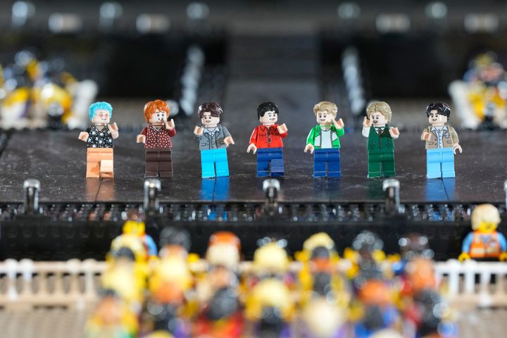Ένα σετ LEGO με το συγκρότημα της K-pop, BTS.