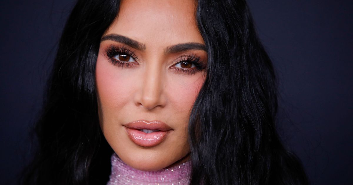 Fans erkannten Kim Kardashian auf dem Cover ihres Modebuchs kaum wieder