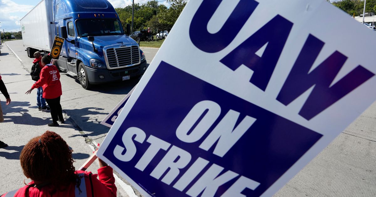 Autoworkers Greeting Trump, Biden Visits With Shrugs, Cynicism