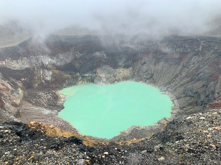 サンタアナ火山にある火山湖