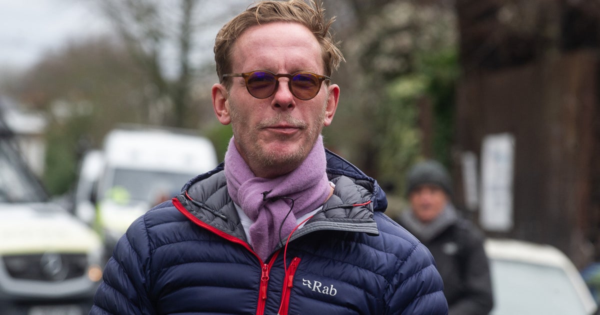 Laurence Fox Apologises To Female Journalist Over GB News Rant - Vimarsana News