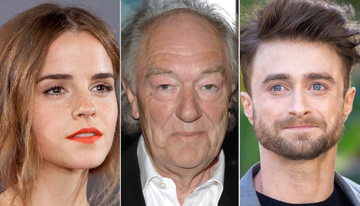 Emma Watson, à esquerda, e Daniel Radcliffe, à direita, estão entre os muitos britânicos que prestam homenagem a Gambon.