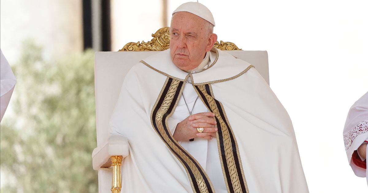 Le pape François suggère qu’il pourrait y avoir des moyens de bénir les unions homosexuelles