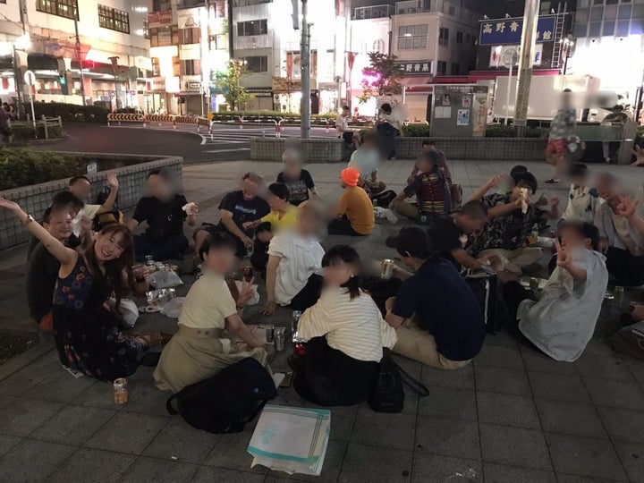 イベント後は路上で交流