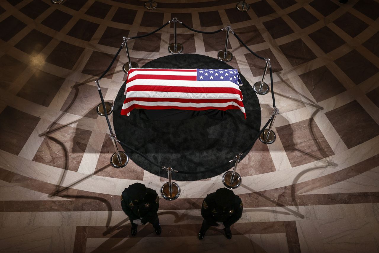 Feinstein's casket lies in the rotunda of San Francisco City Hall for all-day public viewing.