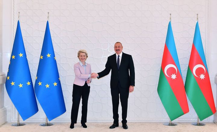 18 Ιουλίου 2022 - Η πρόεδρος της Κομισιόν με τον πρόεδρο του Αζερμπαϊτζάν 