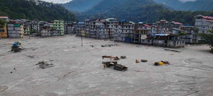Πλημμυρισμένα κτίρια μετά από πλημμύρες που προκλήθηκαν από ξαφνικές έντονες βροχοπτώσεις στο Σικκίμ της Ινδίας, (6/10/2023)