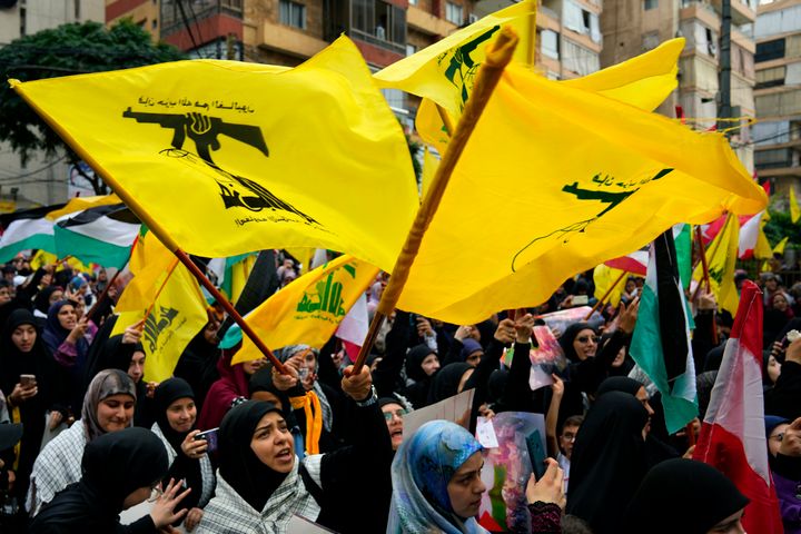 Λίβανος Υποστηρικτές της Χεζμπολάχ με σημαίες της Οργάνωσης