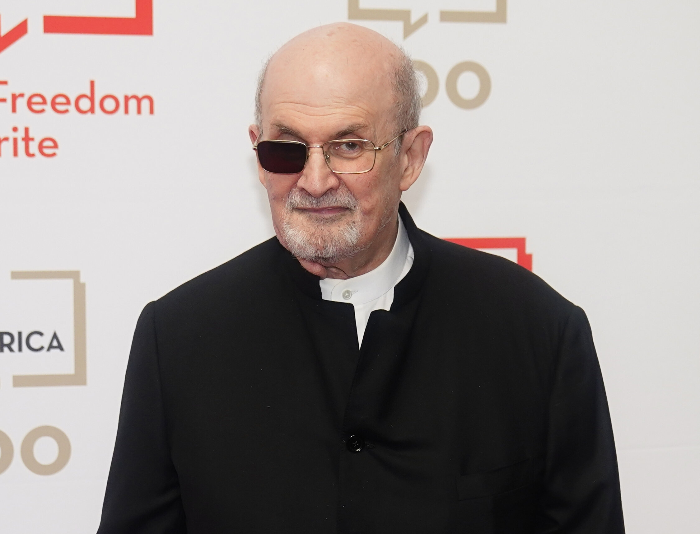 Salman Rushdie To Pen Memoir 'Knife' About 2022 Stabbing | HuffPost ...