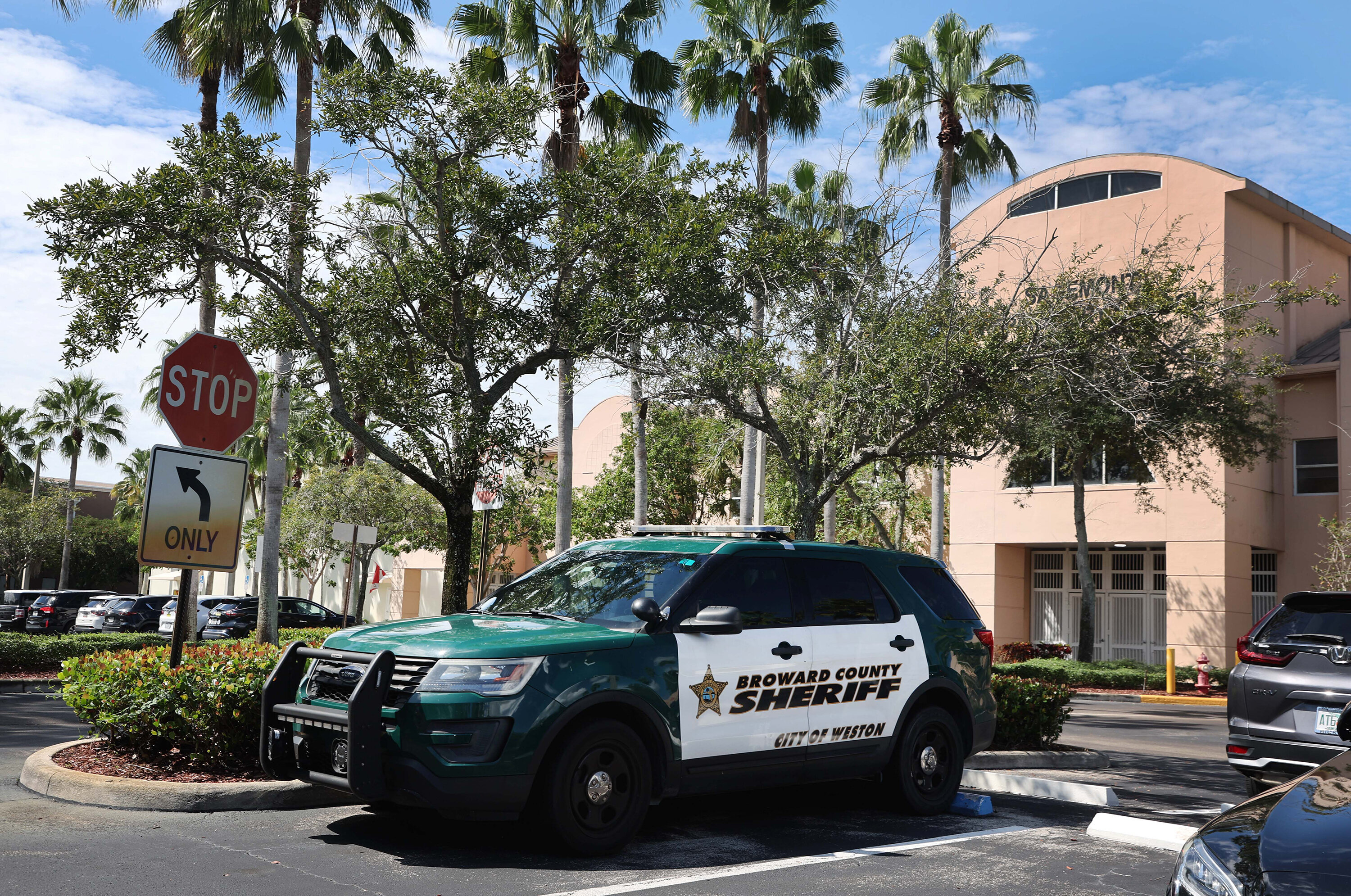 17 Florida Sheriff's Deputies Accused Of Stealing About $500,000 In ...