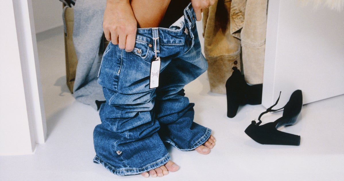 NextImg:The Rudest Things Customers Do At Clothing Stores, According To Employees