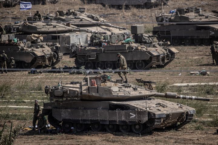 Palestinians Struggle To Flee South In Gaza After Israeli Evacuation ...