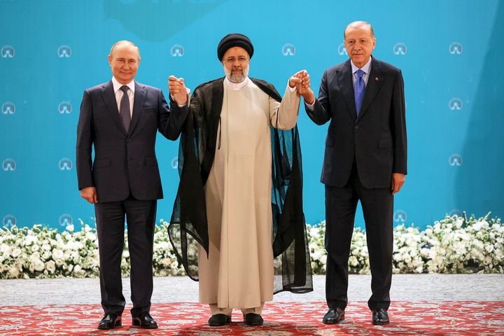 Ιούλιος 2022 Ο Πούτιν με τον πρόεδρο του Ιράν και τον Ερντογάν.