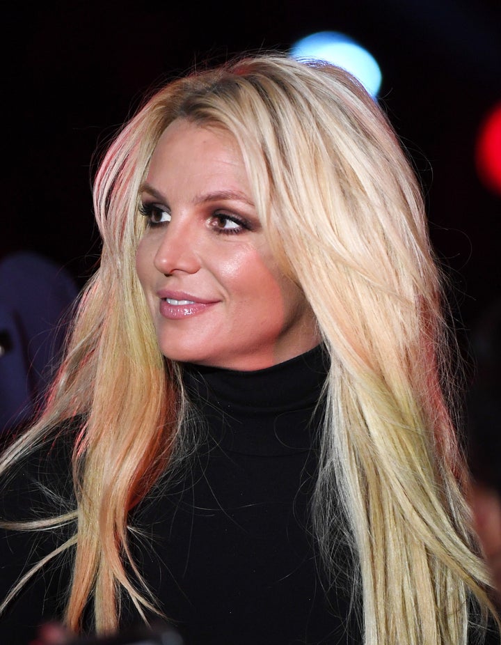 O livro de memórias de Britney Spears, “The Woman In Me”, discute os hábitos de bebida de seus pais, de acordo com um trecho publicado na revista People.