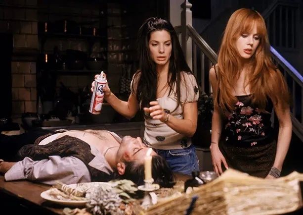 Sally Owens (Sandra Bullock, center) and Gillian Owens (Nicole Kidman, right) cast a spell on Jimmy Angelov (Goran Visnjic) in Practical Magic.