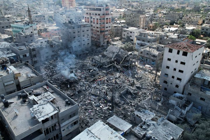 イスラエル軍の攻撃で破壊されたパレスチナ・ガザ地区の難民キャンプ（2023年10月18日）