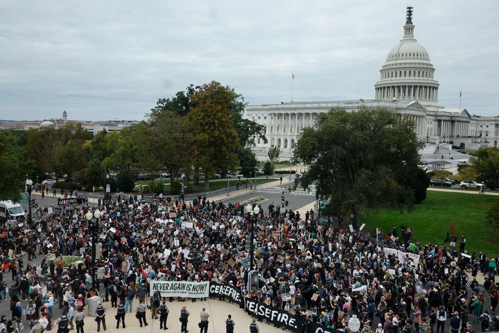連邦議事堂の外で停戦を求める人々（2023年10月18日）