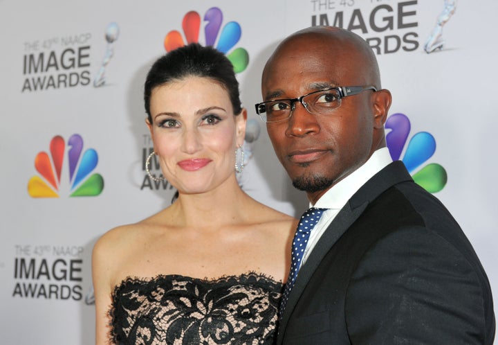 Os atores Idina Menzel e Taye Diggs em 2012.