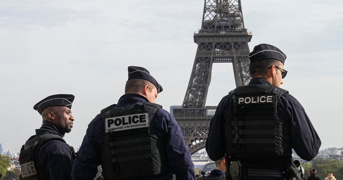 Couple Stranded On The Eiffel Tower Decides To Get Married - Vimarsana News