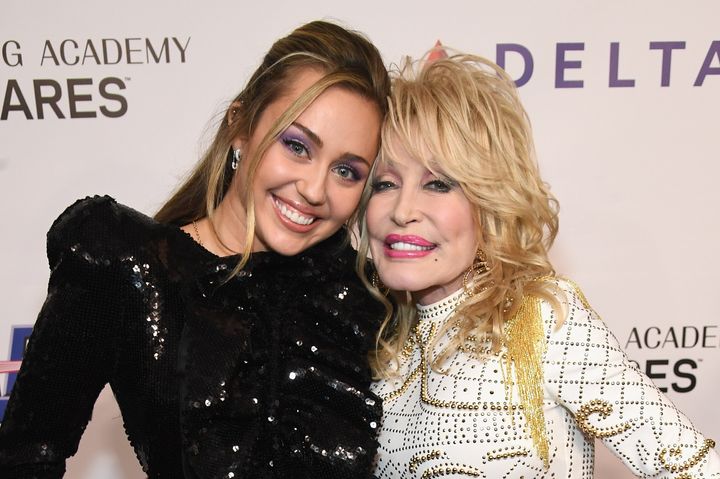Miley Cyrus (L) and godmother Dolly Parton in 2019.