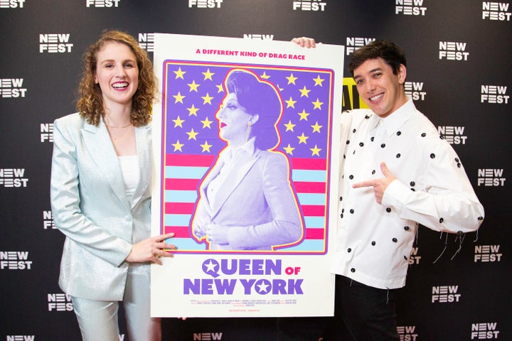 A diretora Emma Fidel (à esquerda) e o produtor Dan Ming comparecem à estreia do NewFest de "Rainha de Nova York."