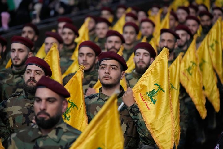 Άνδρες της Χεζμπολάχ σε παρέλαση (Απρίλιος 2023, Βηρυτός, Λίβανος)