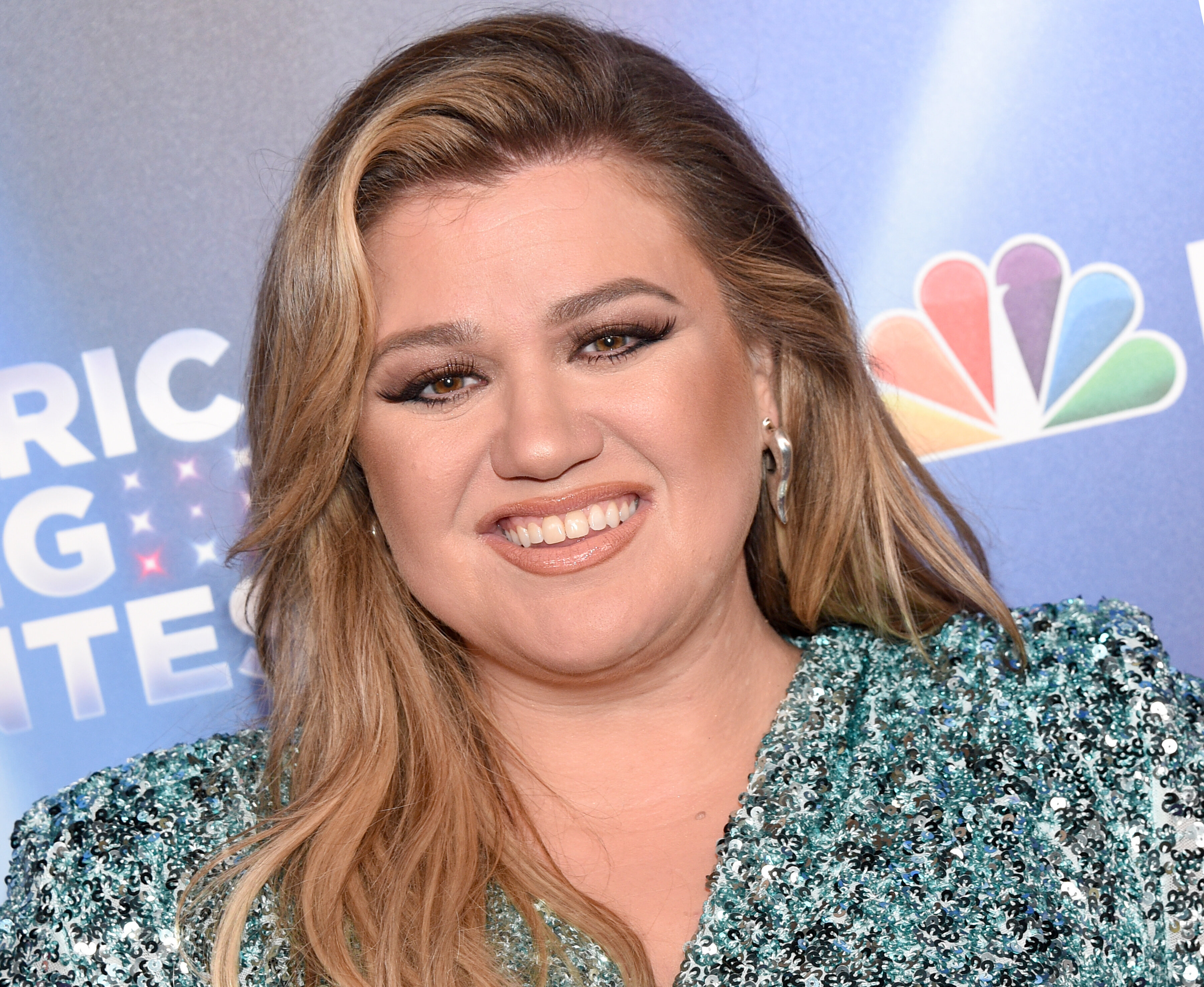 Kelly Clarkson Denies Dissing Taylor Swift And Travis Kelce ...