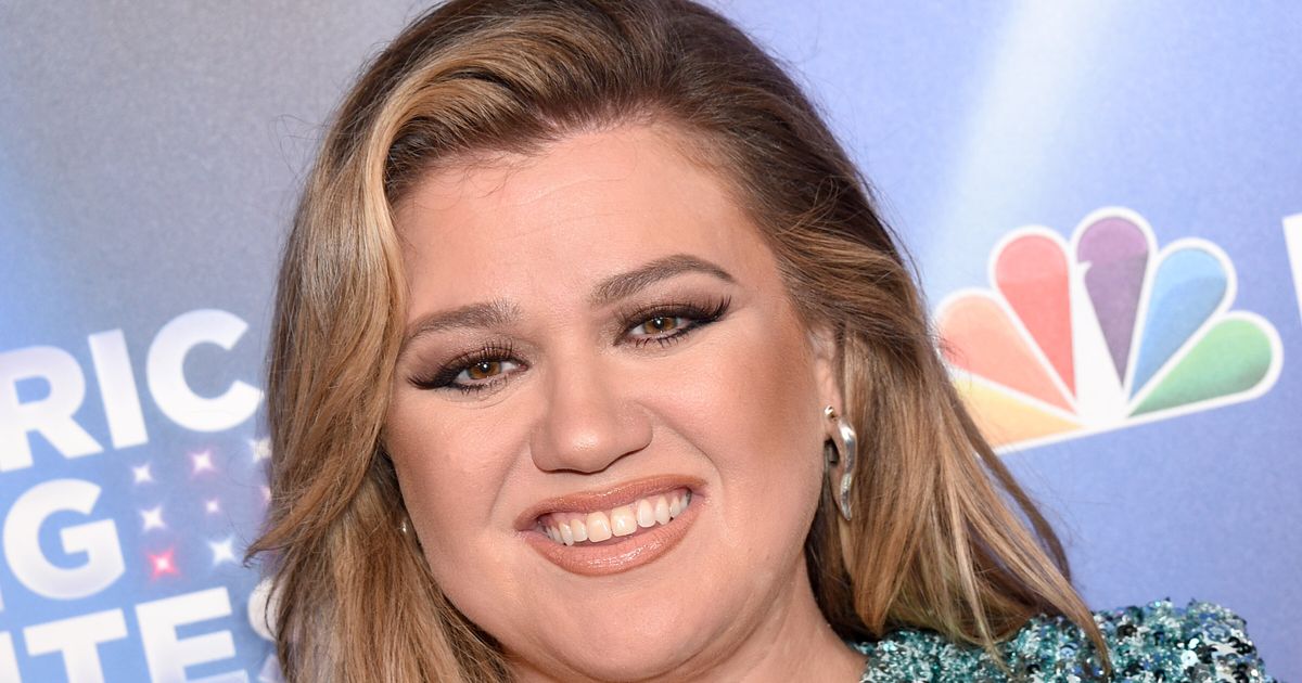 Kelly Clarkson Denies Dissing Taylor Swift And Travis Kelce Relationship