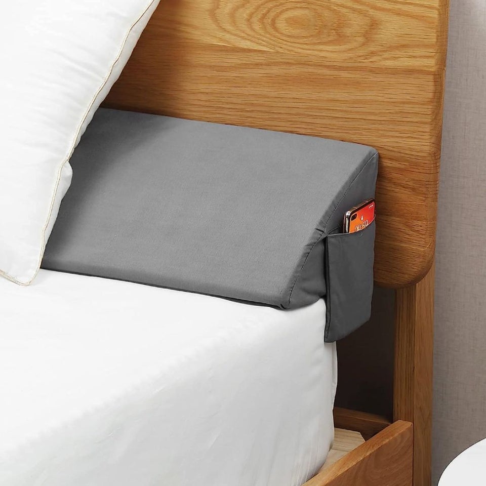 8 Best Wedge Pillows for Better Sleep 4 8 Best Wedge Pillows for Better Sleep