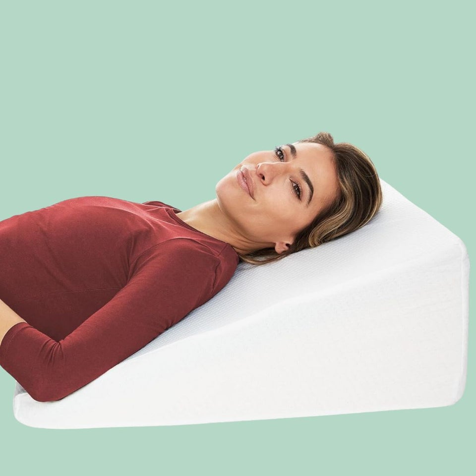 The Best Wedge Pillow For Back Pain, Physician Advice - Elite Rest